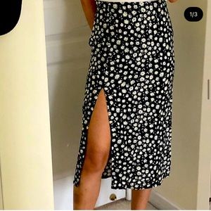 NWT Cute Floral Midi Skirt 🌼